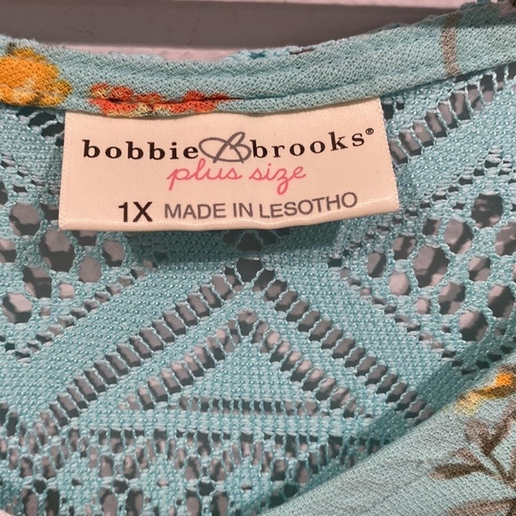 Bobbie Brooks Plus Size Blue Floral Twist Top with Lace on Back - Size 1X - Picture 4 of 7